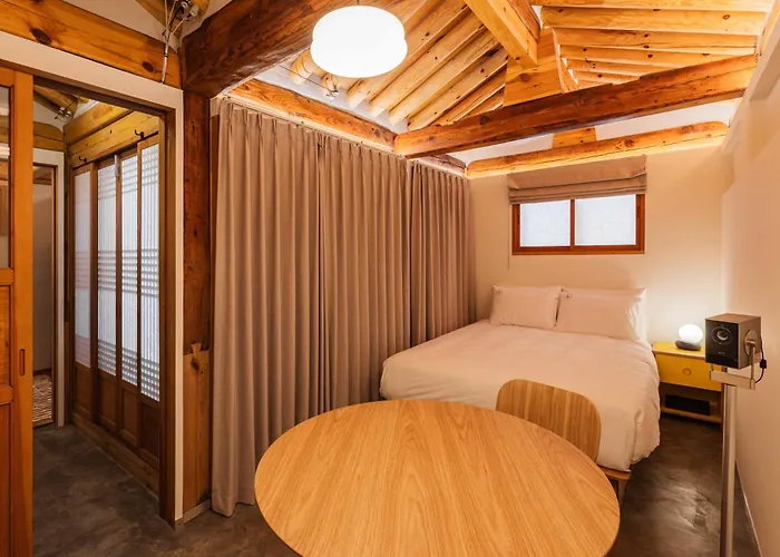 Luxury Hanok Sohomiga *